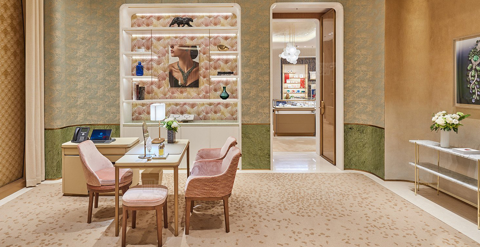 France's high-end jewelry chain store 6