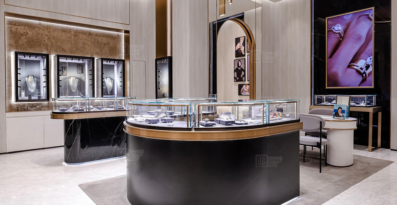 Boutique specializing in luxury diamond jewelry in the United States 3