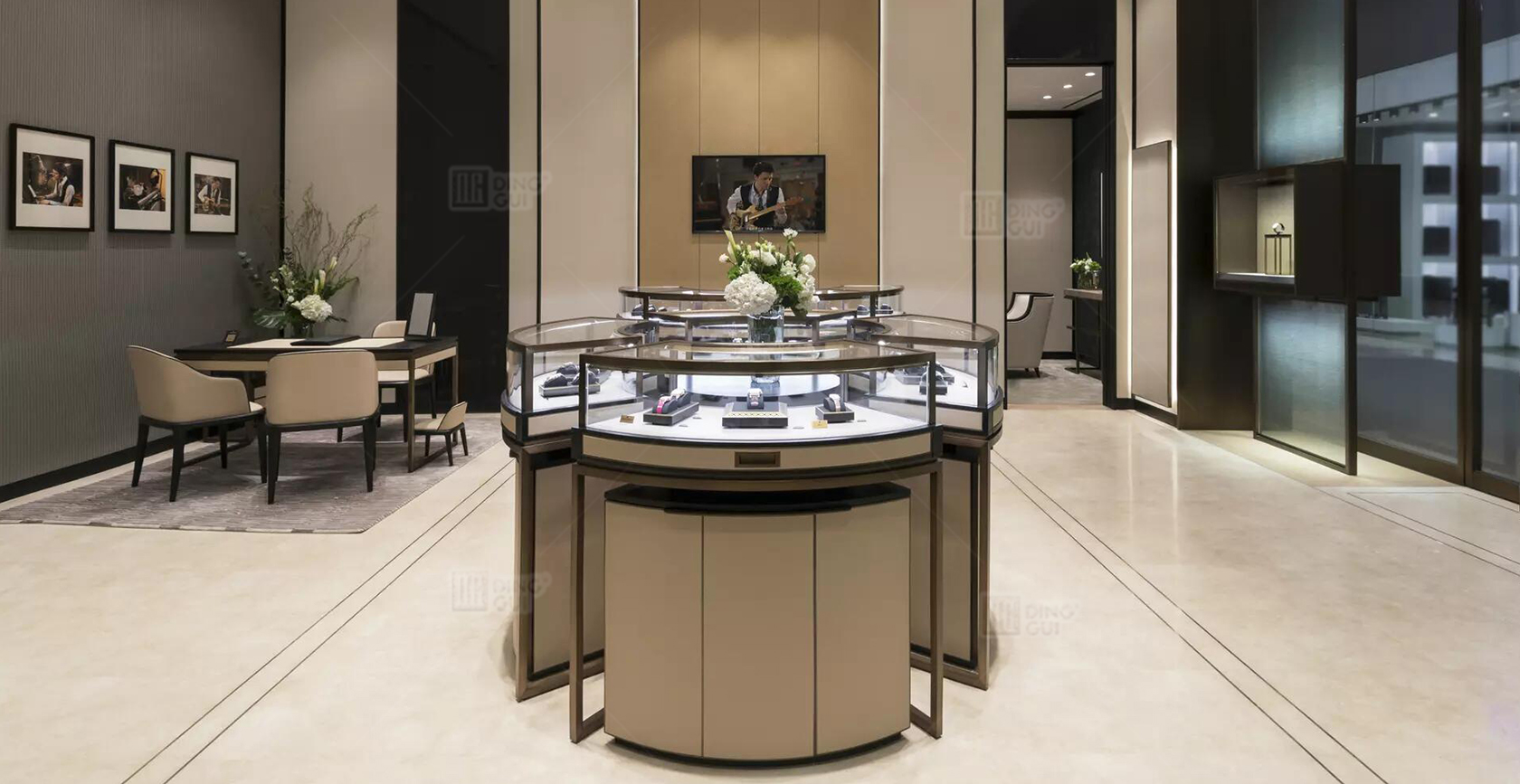 Luxusní švýcarský obchod s hodinkami 2