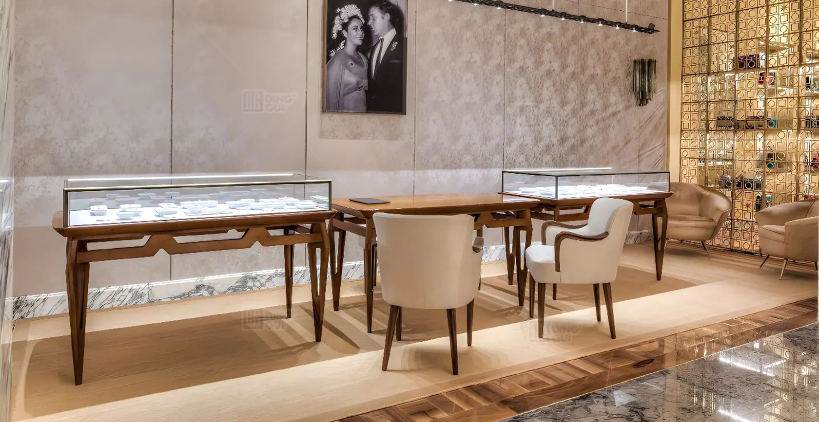 High-end Jewelry Brand Display Cabinets In Italy 4