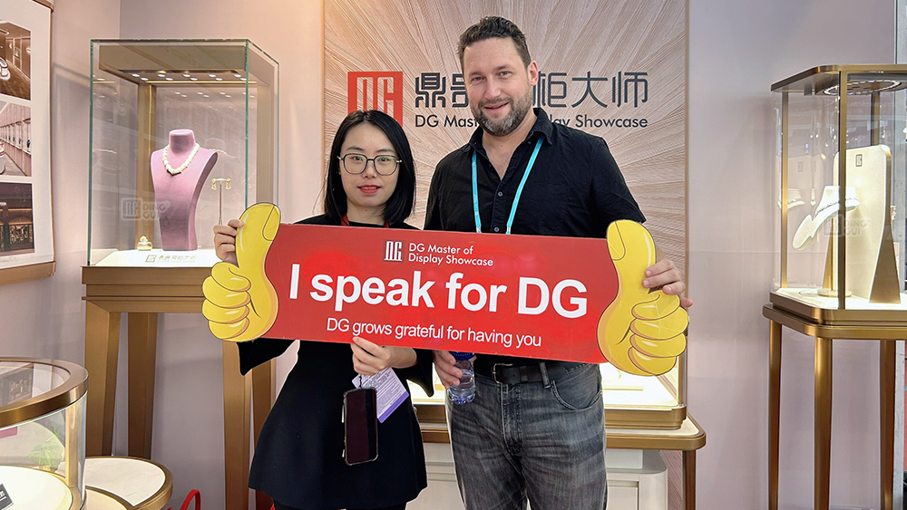 New Trends in Jewelry Display Showcases: Join Us to Explore the Future of Display 2