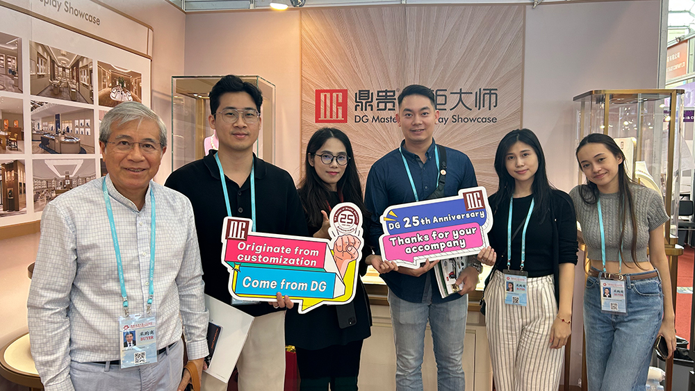 New Trends in Jewelry Display Showcases: Join Us to Explore the Future of Display 1