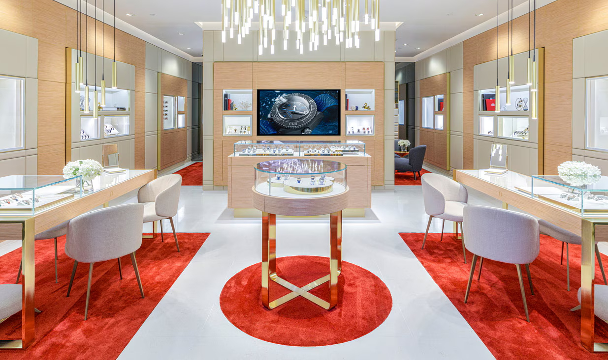High-End Brands Are Upgrading Display Cabinet Designs—Is Your Display Space Keeping Up? 1