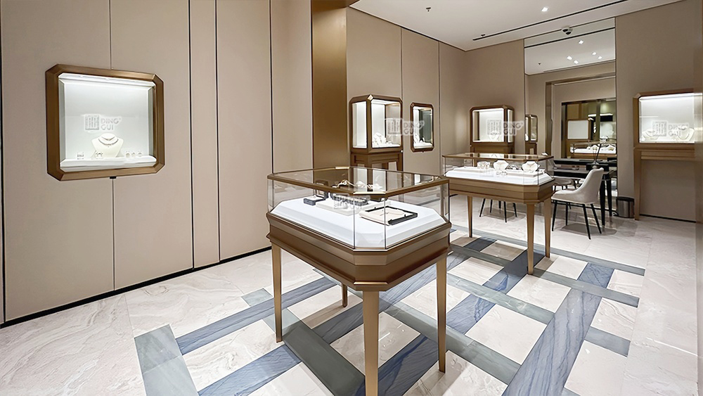 How DG conveys brand value through jewelry display showcase? 1