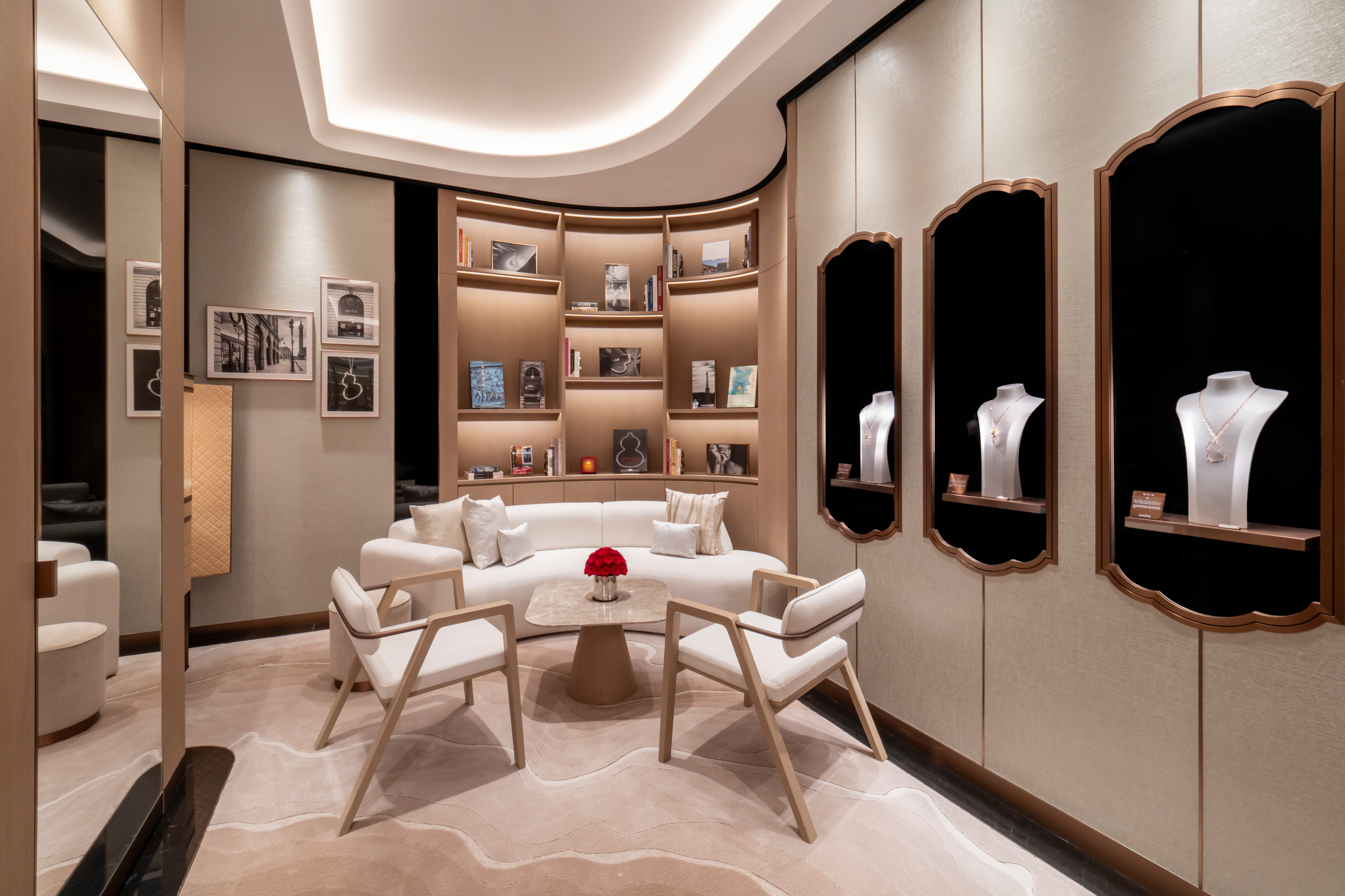 How does DG lead the design trend of jewelry showcases in the future? 2