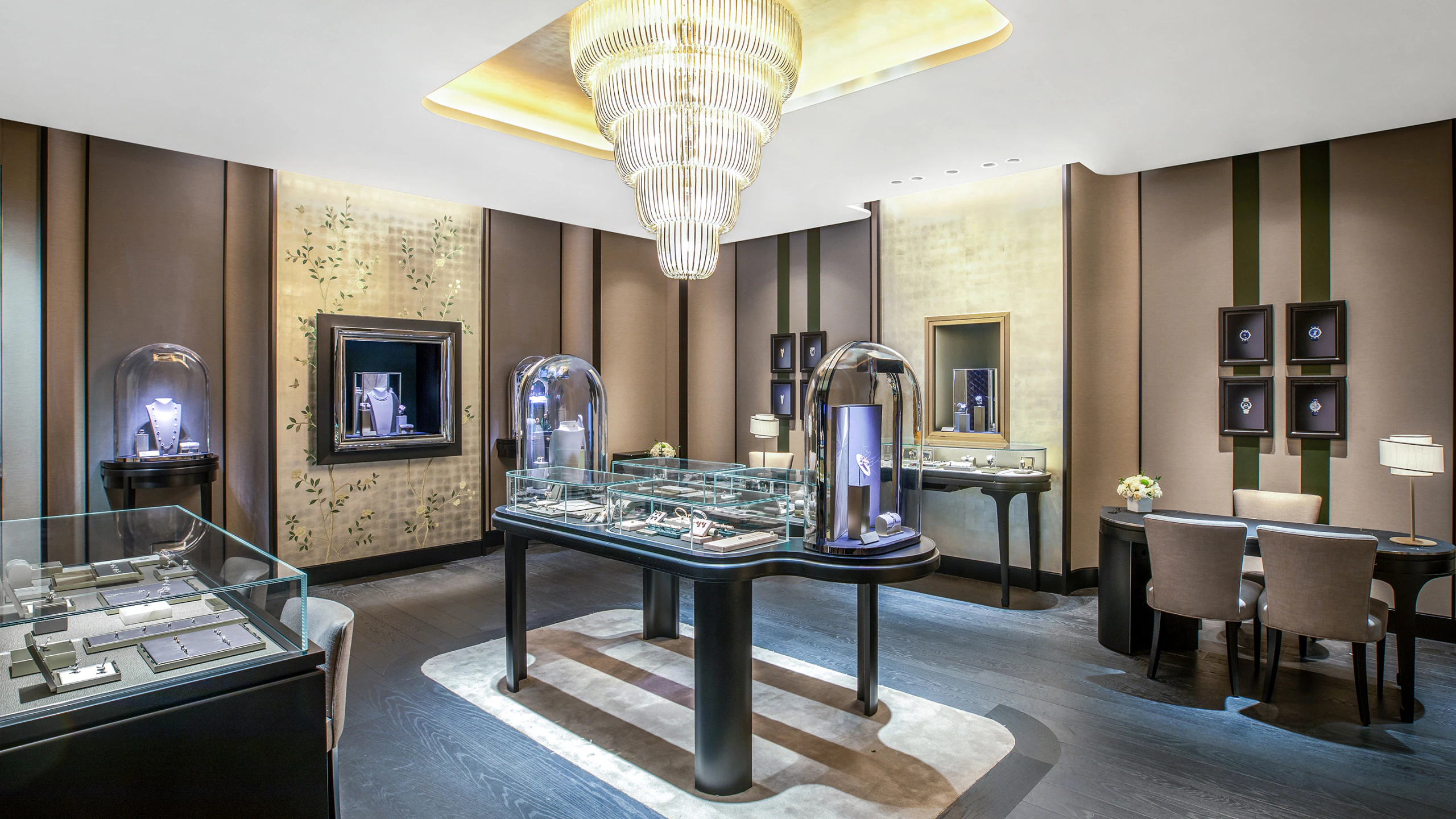 How does DG lead the green revolution of jewelry showcases? 1