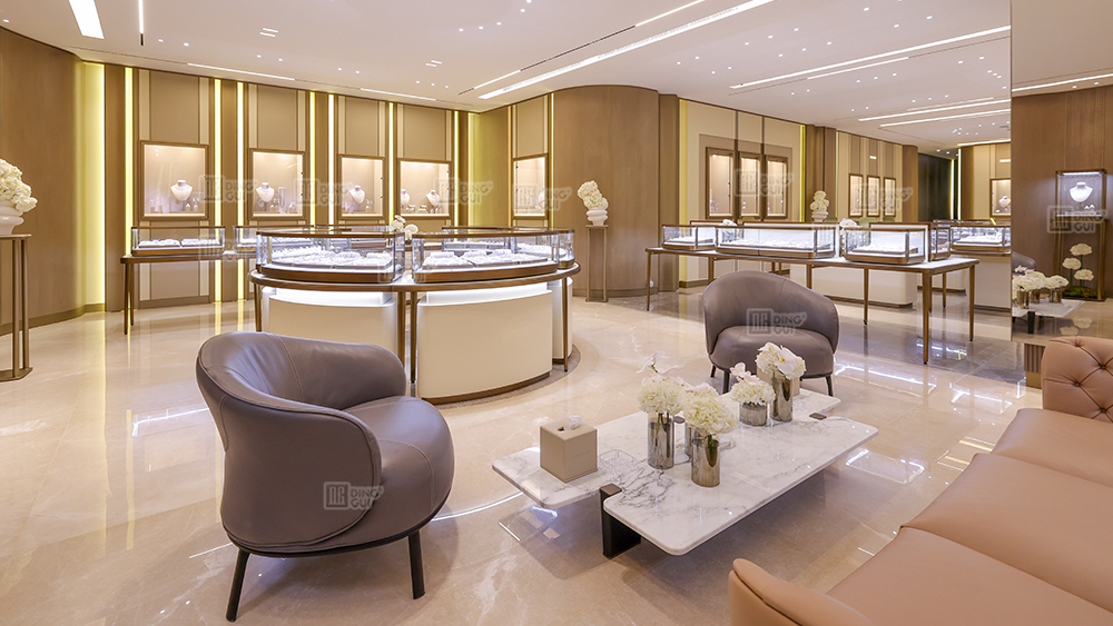 Instant Impact! Why Do Our Clients Rave About Our Display Showcases? 1