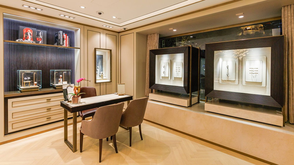 Choose DG Display Showcase—Is your brand still afraid of not standing out? 2