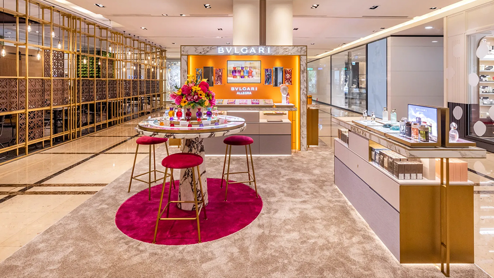 How to Make Perfume Display Showcases the Ultimate Customer Magnet? 2