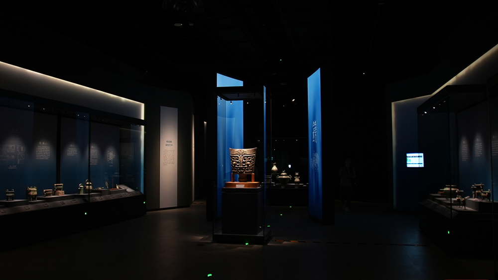 How Technology is Shaping the Future of Museum Display Cases 2