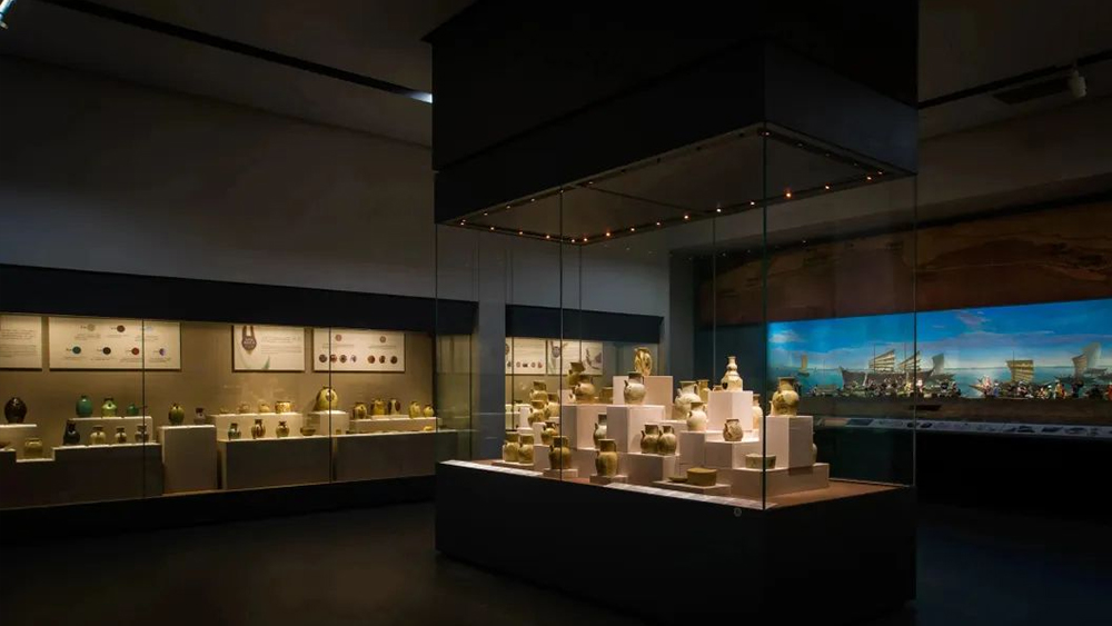 How Technology is Shaping the Future of Museum Display Cases 1