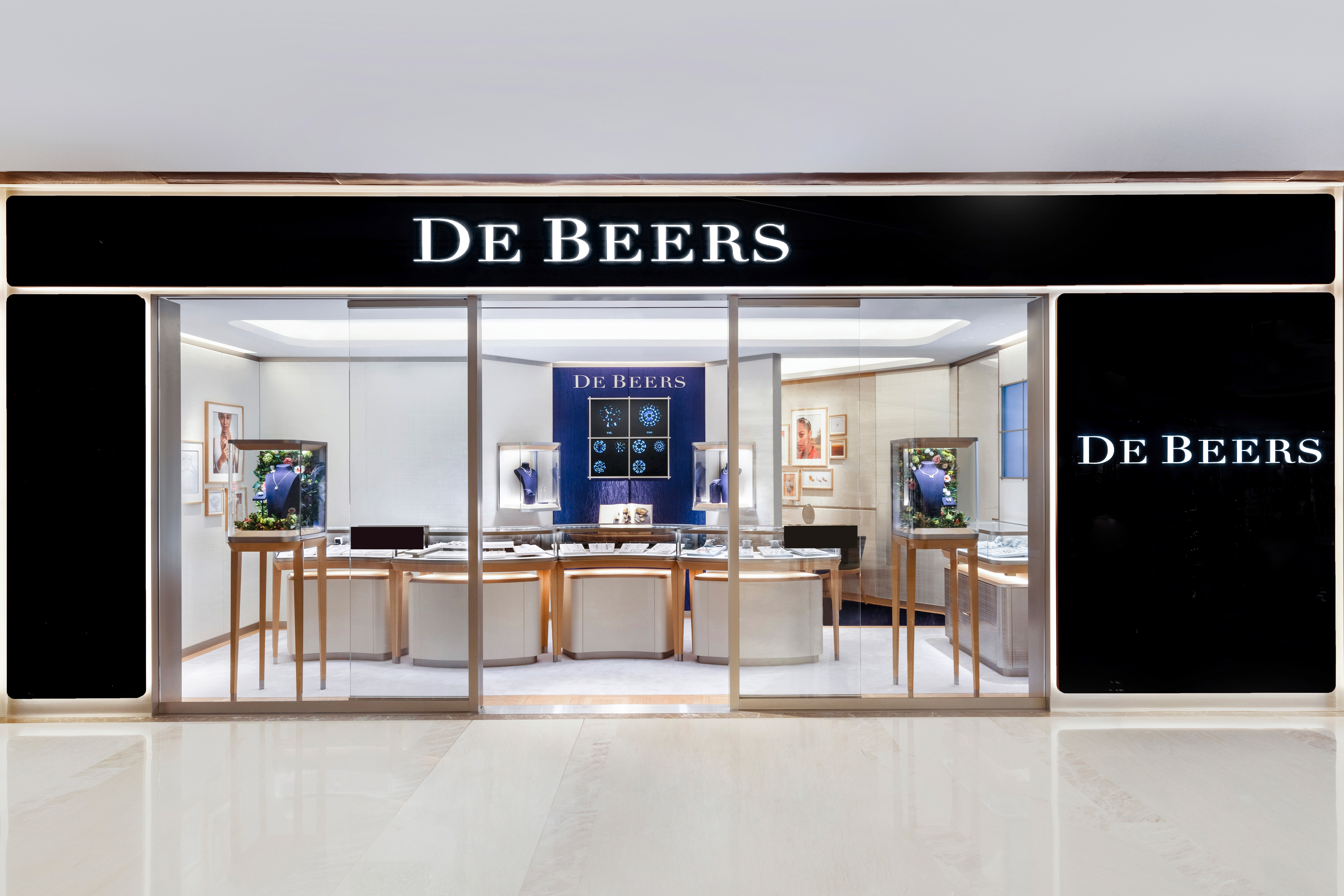 Looking for a luxury home for your jewelry? DG Display Showcase is here to help you create it! 1