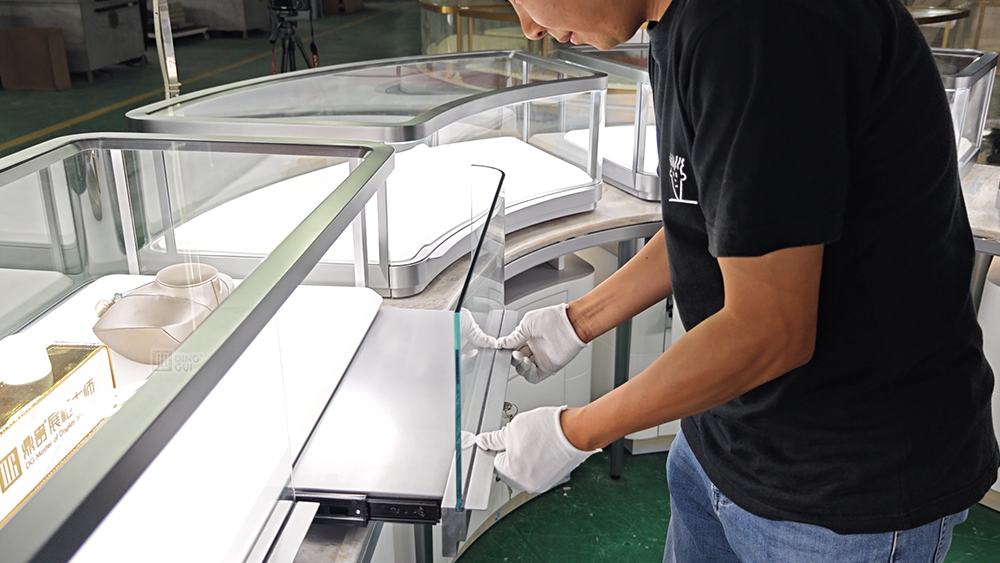 Wie waarborgt de kwaliteit van uw showcase zonder strenge kwaliteitscontroles? 3