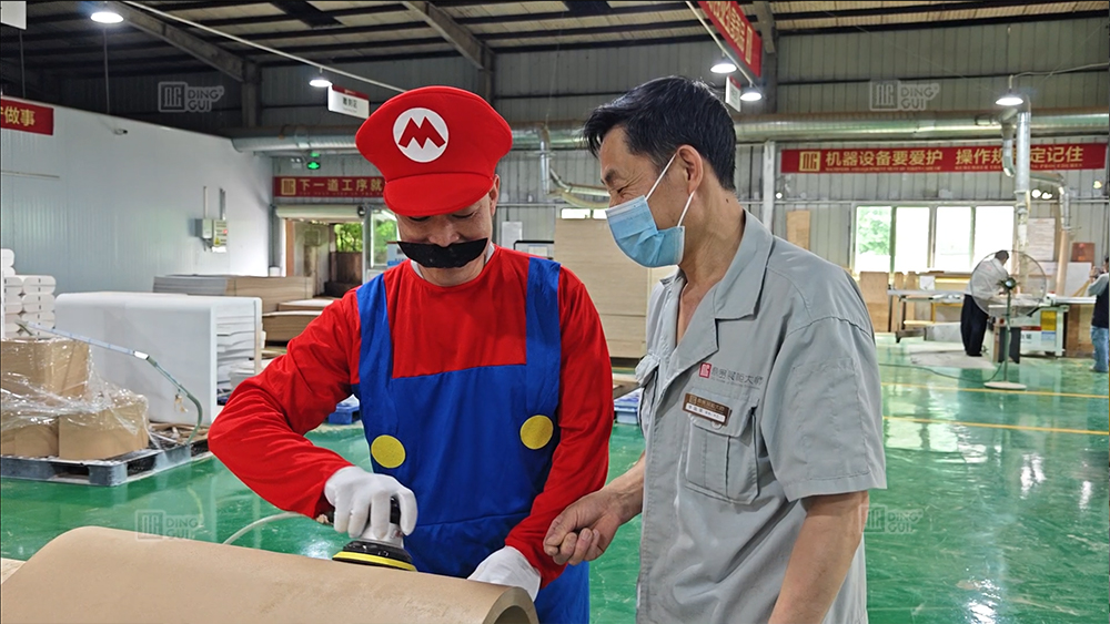 Waarom verscheen "Mario" plotseling in de DG-fabriek? 1