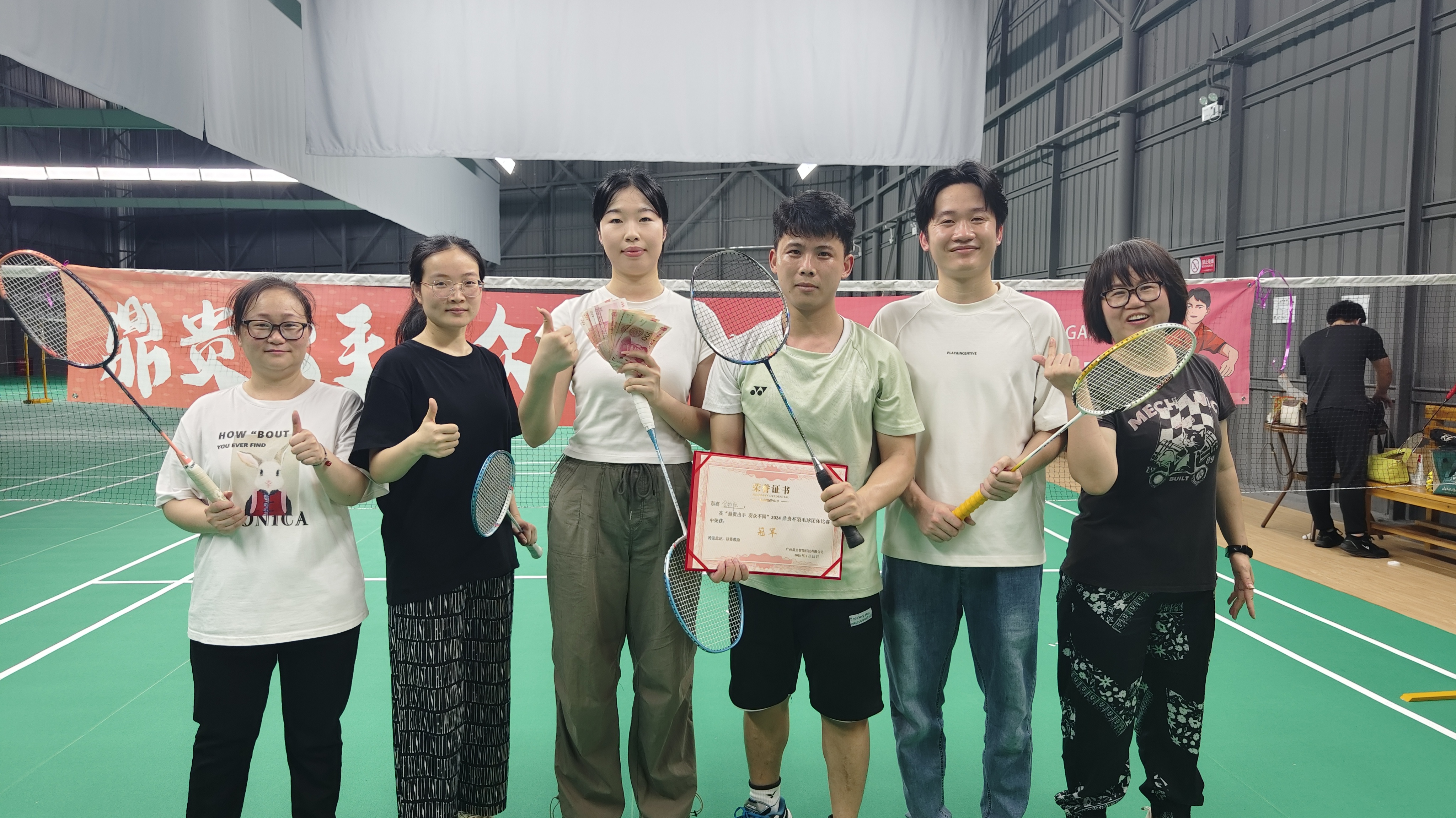 Hur kan lagsammanhållningen nå en ny höjdpunkt i DG-badmintonmatchen? 1