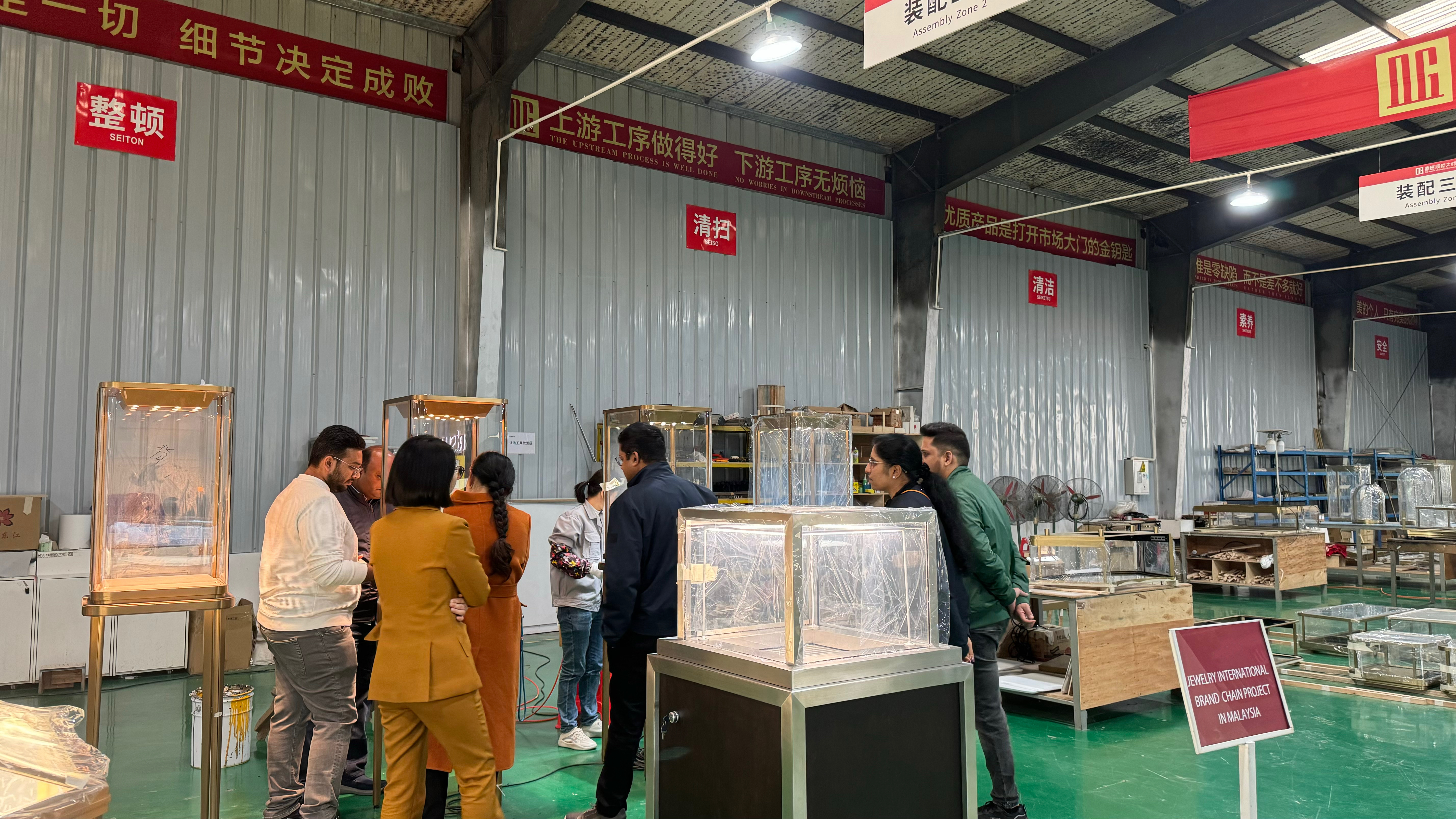 Ontdek creativiteit en vakmanschap: de ervaring van klanten wanneer ze DG Factory binnenstappen 2