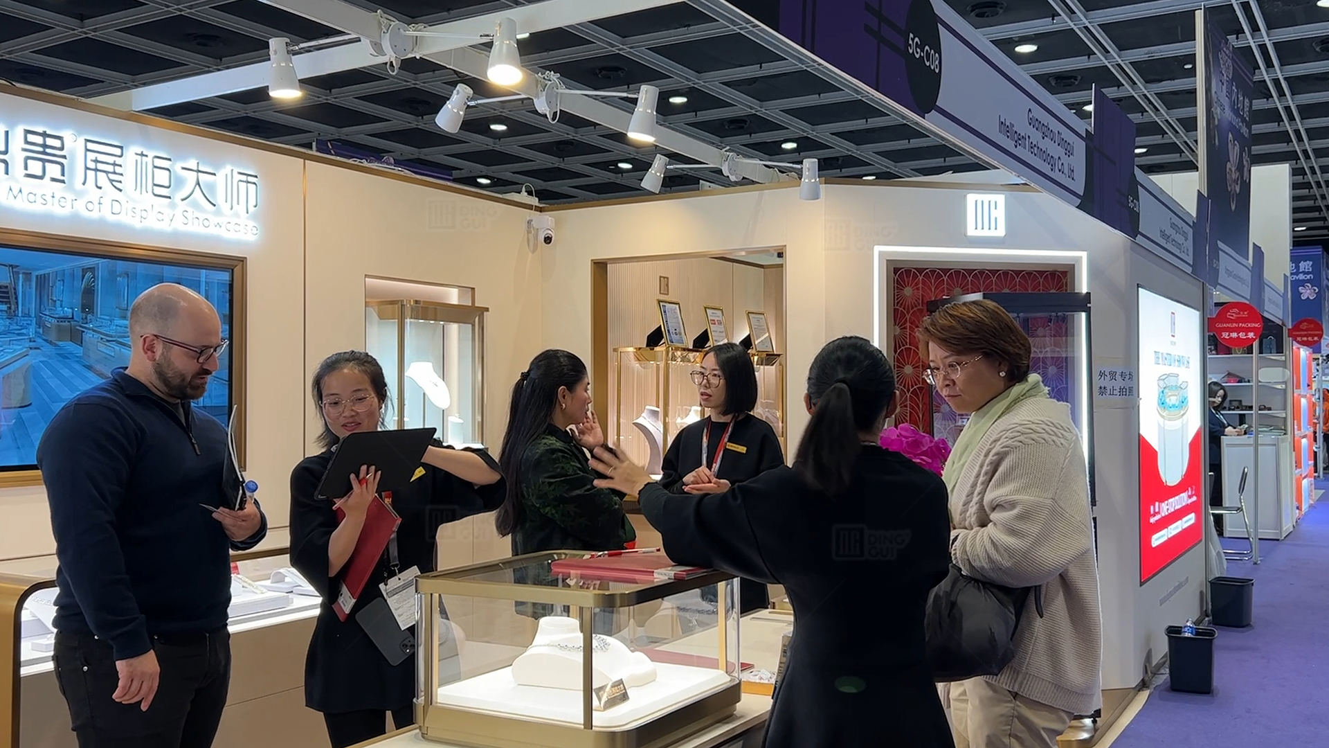 DG Display Showcase imponerer på Hong Kong Jewelry Expo, og afslutningsdagen tiltrækker publikum 1