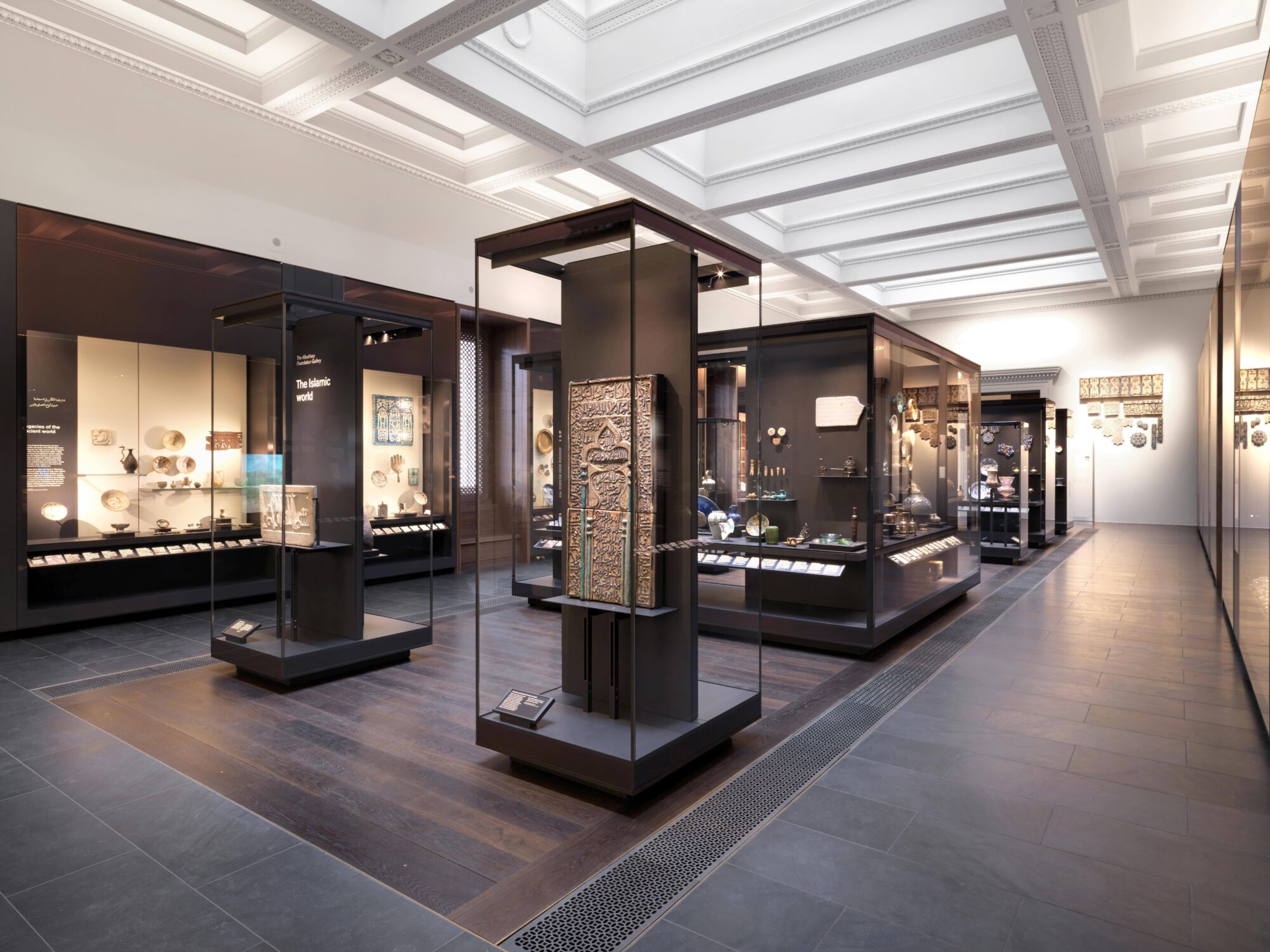 Flexible exhibition design: independent cabinet solutions are popular in museum exhibitions 1