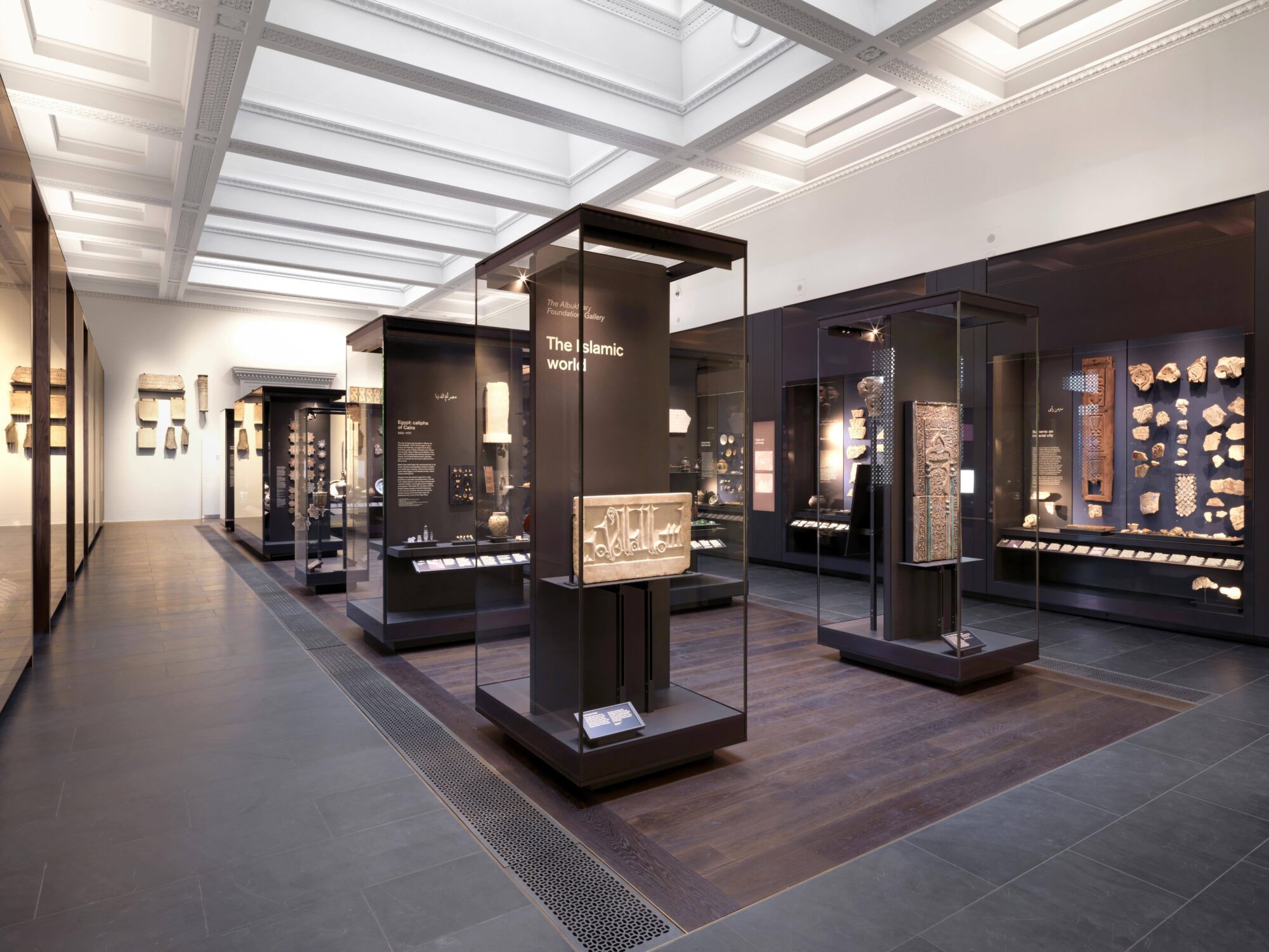 Flexible exhibition design: independent cabinet solutions are popular in museum exhibitions 2
