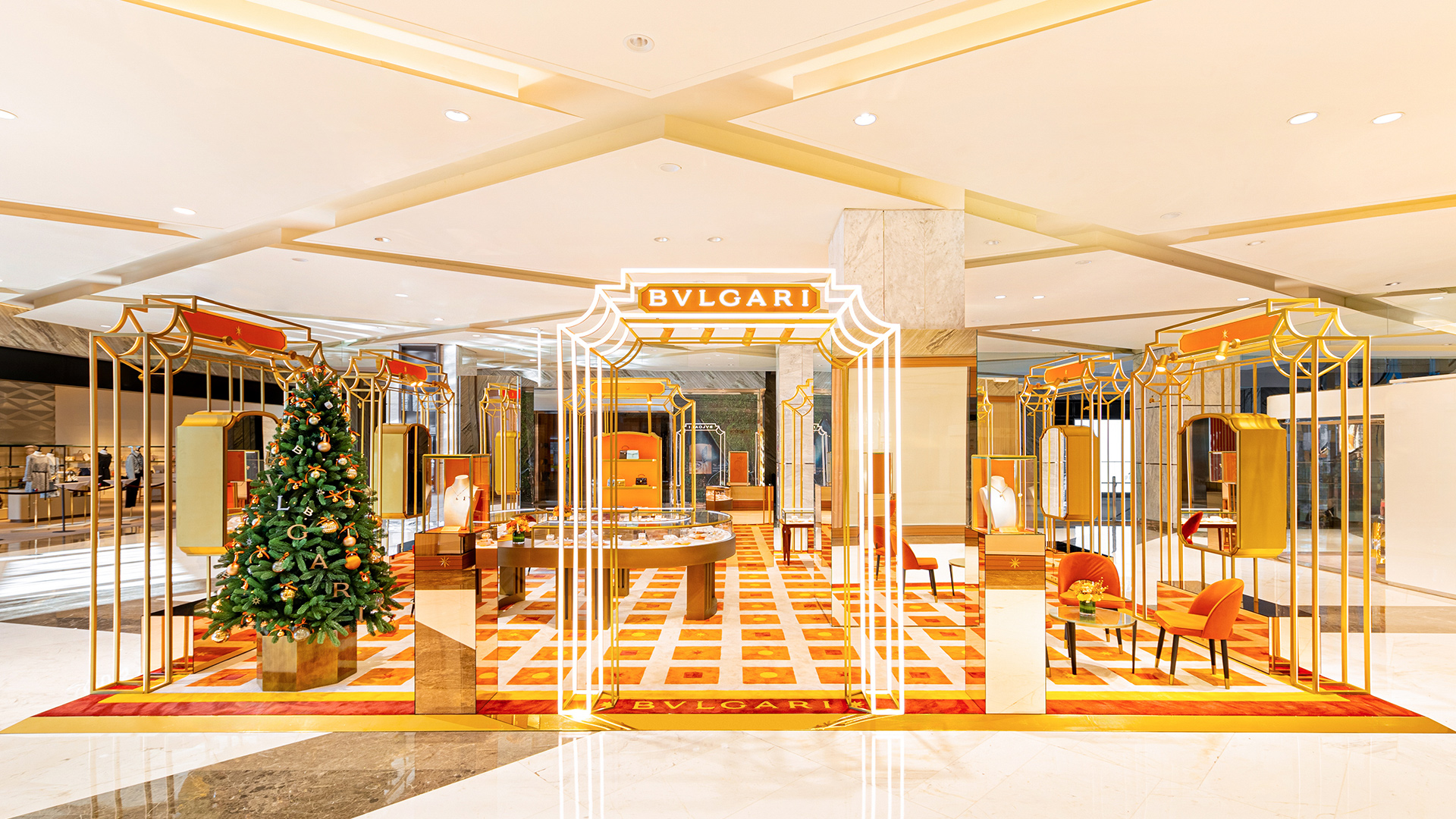 DG teaches you how to create a unique festive atmosphere for your Christmas store! 1