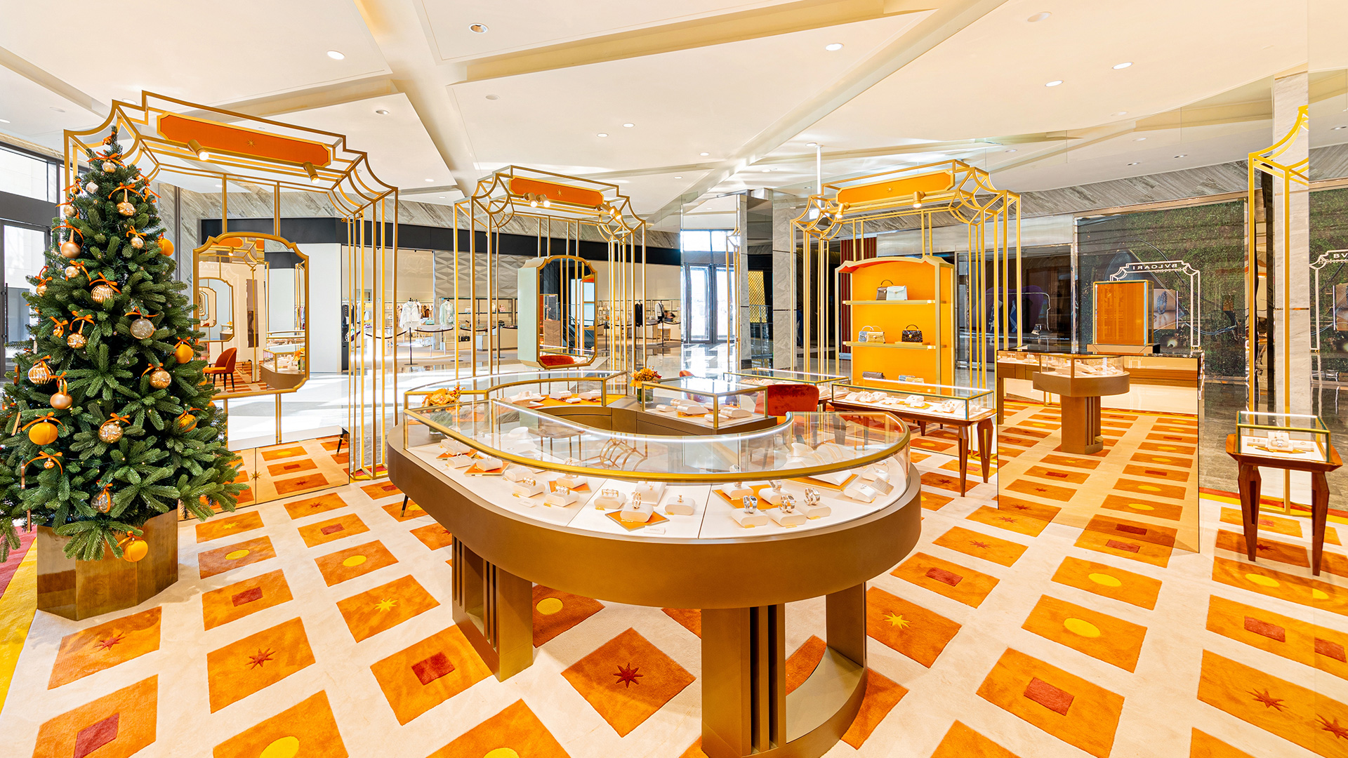 DG teaches you how to create a unique festive atmosphere for your Christmas store! 2