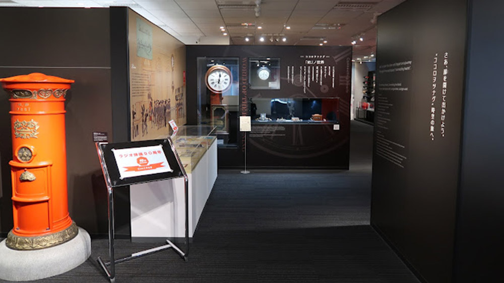 What are the standards for museum display showcase production? 2