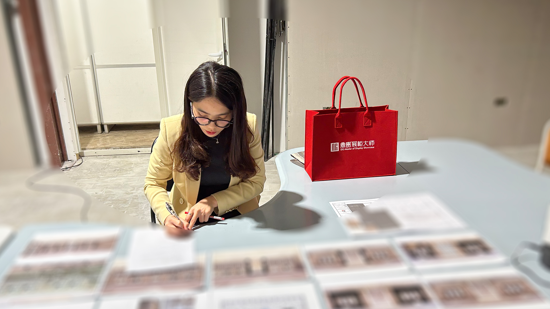 Η επαγγελματική ομάδα της DG προσκλήθηκε στις εγκαταστάσεις του πελάτη στο Κουβέιτ, παρέχοντας πλήρη υποστήριξη για εξατομικευμένες υπηρεσίες. 2