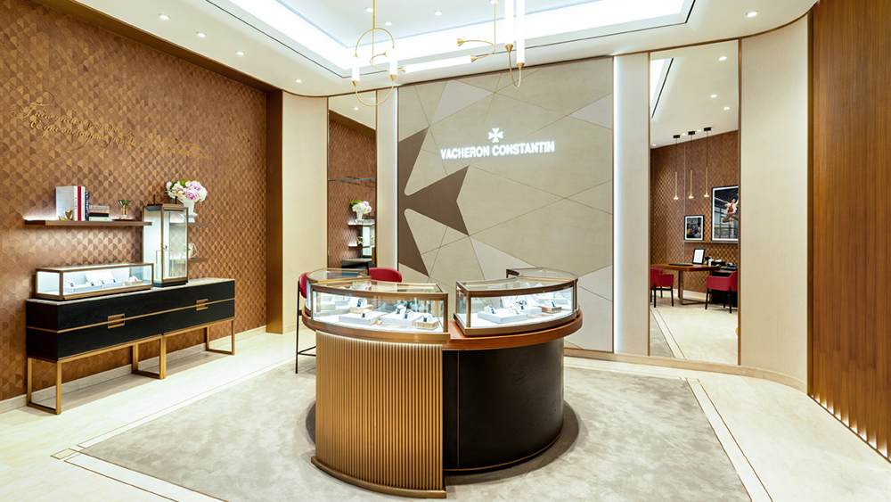 Maintaining Fashion: The Wisdom of Regularly Updating Jewelry Display Showcases 1