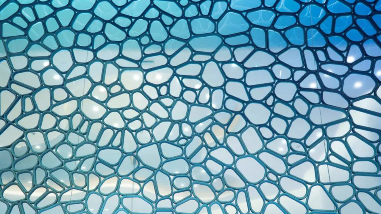 Schmuckvitrinenherstellung und nachhaltige Entwicklung: Das Beispiel der Tiffany-Filiale am Flughafen Singapur Changi 2