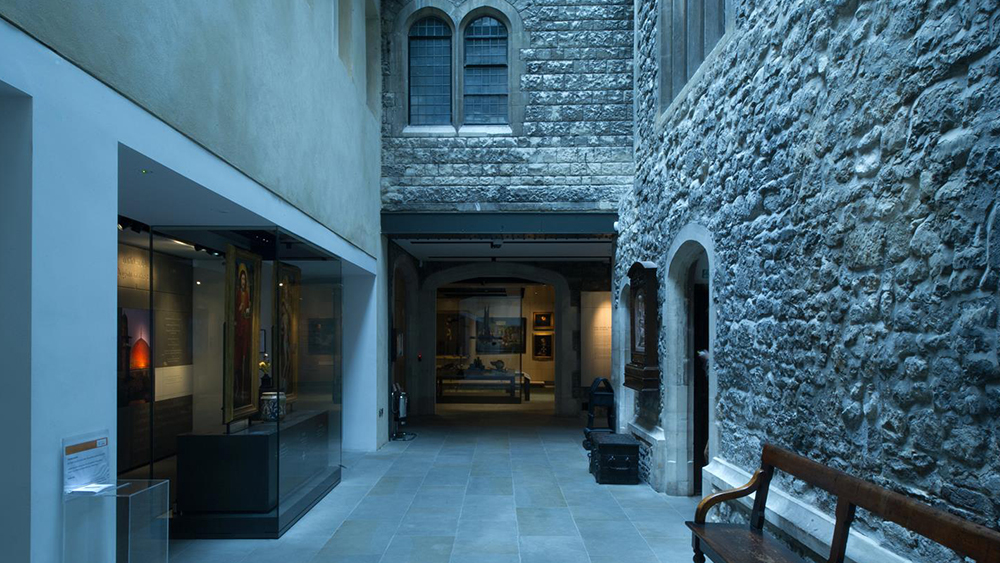 Vilket är sambandet mellan urvalet av utställningar och utformningen av montern? 2