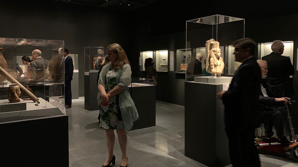 Vilket är sambandet mellan urvalet av utställningar och utformningen av montern? 1