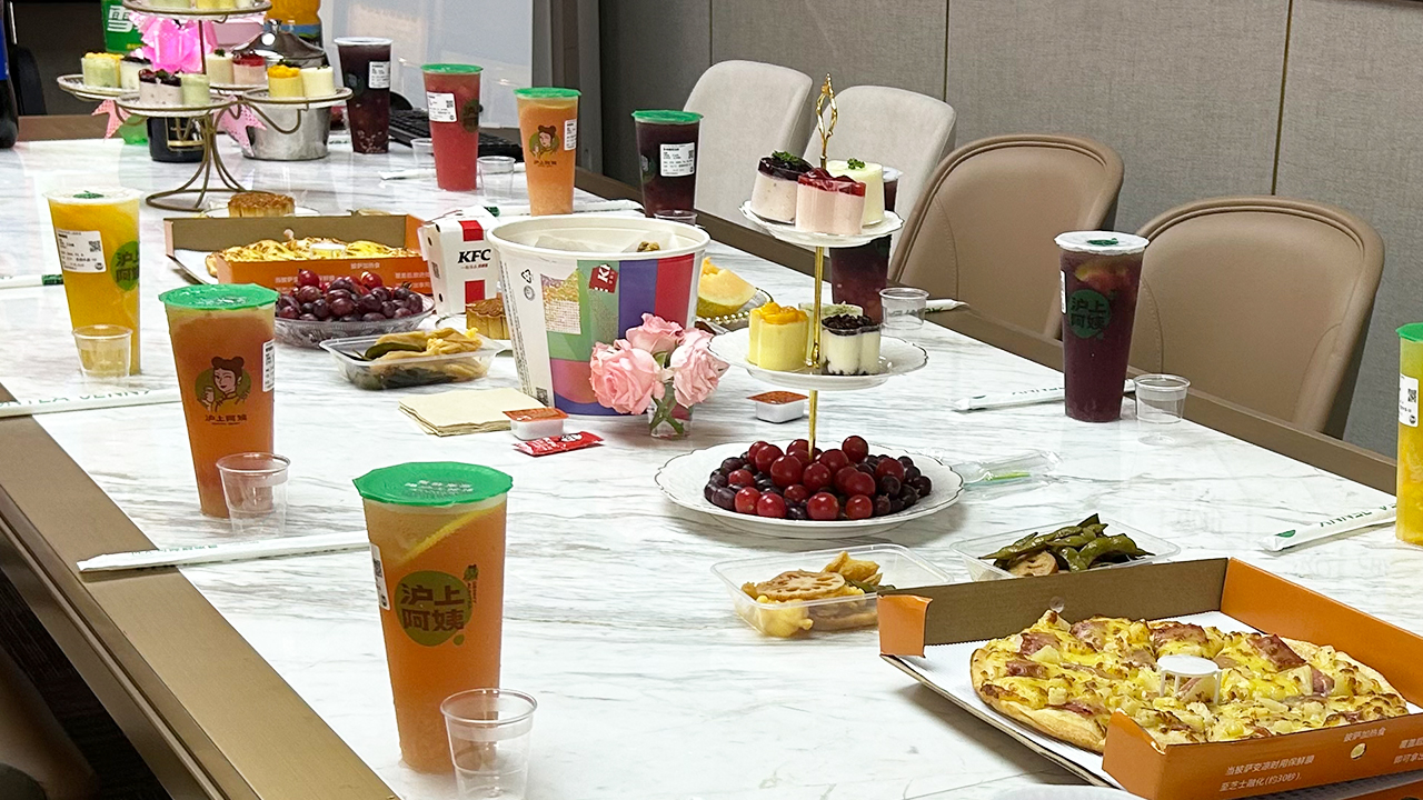 Prožijte společně okamžik shledání, DG vám přeje šťastný svátek středu podzimu 2