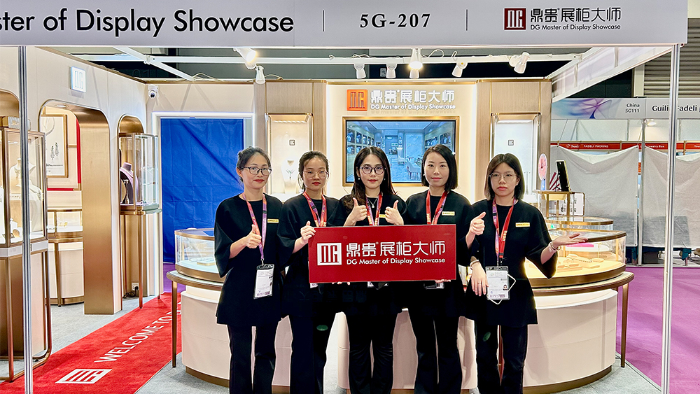 The Hong Kong Jewellry&GEM Fair is open now, and DG Display Showcase is the brightest star. 2