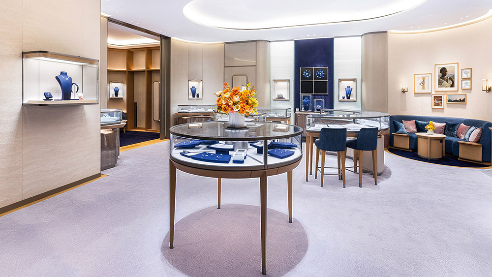 What are the ways to display bracelets? 3