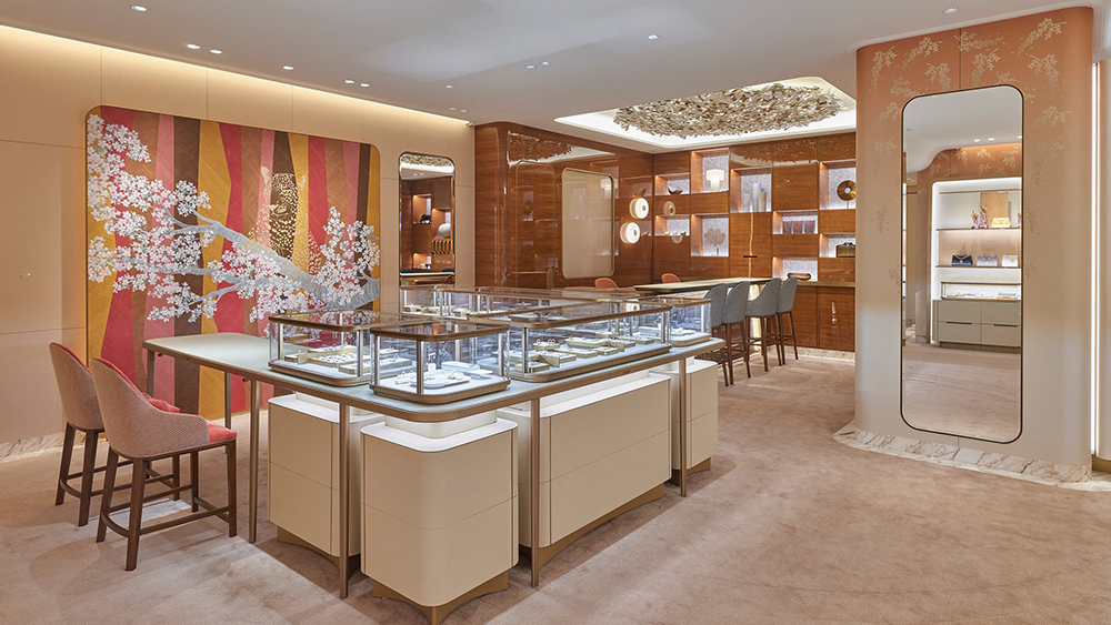 What to Consider When Choosing Wood Materials for Jewelry Display Showcase？ 2