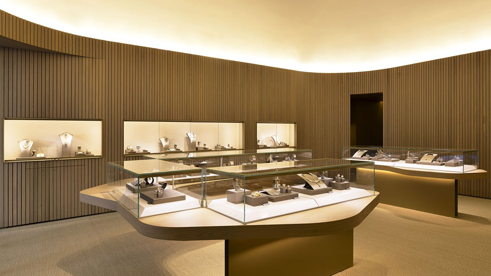 What to Consider When Choosing Wood Materials for Jewelry Display Showcase？ 3