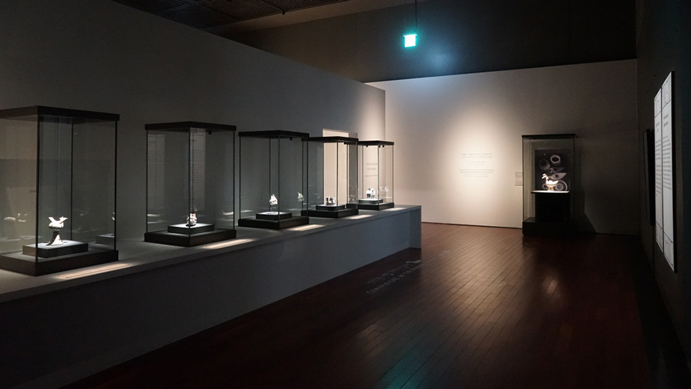 Advantages of museum display showcase with drawers 2