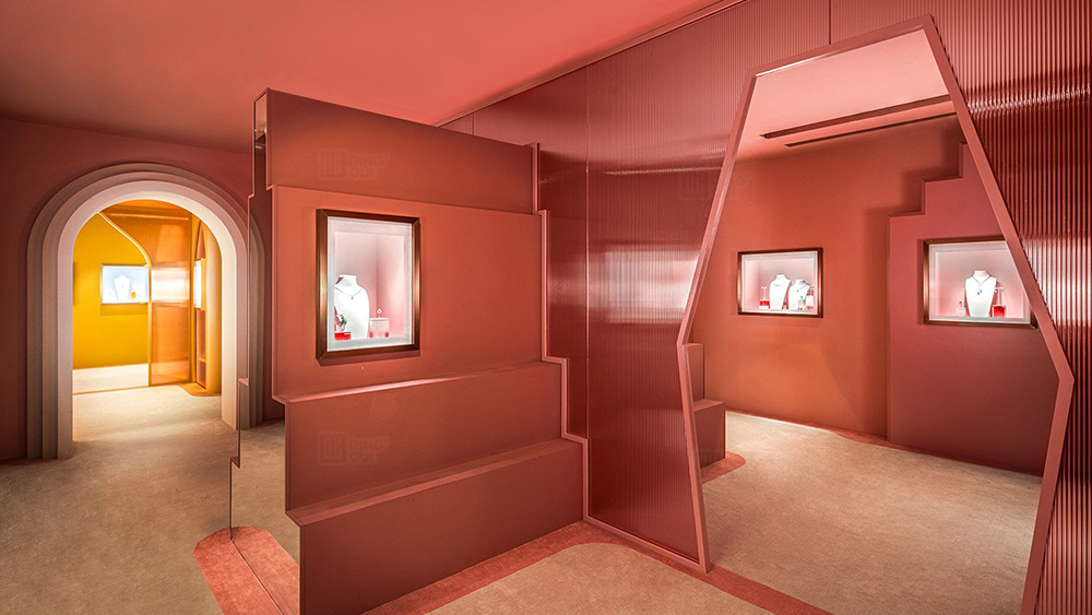 Praten over de rol van verschillende kleuren in het ontwerp van de tentoonstellingshal 3