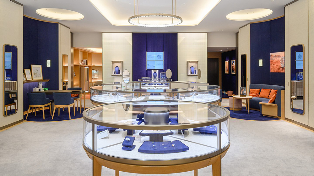 DG takes you to explore the new jewelry showcase of DE BEERS JEWELLERS 2