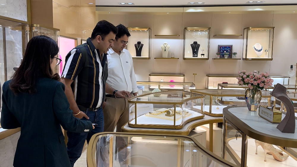  zərgərlik vitrin salonuna baxış