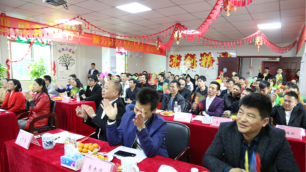 DG-displayens personals födelsedagsfest och tebjudning för vårfestivalen 2023 hölls storslaget 4