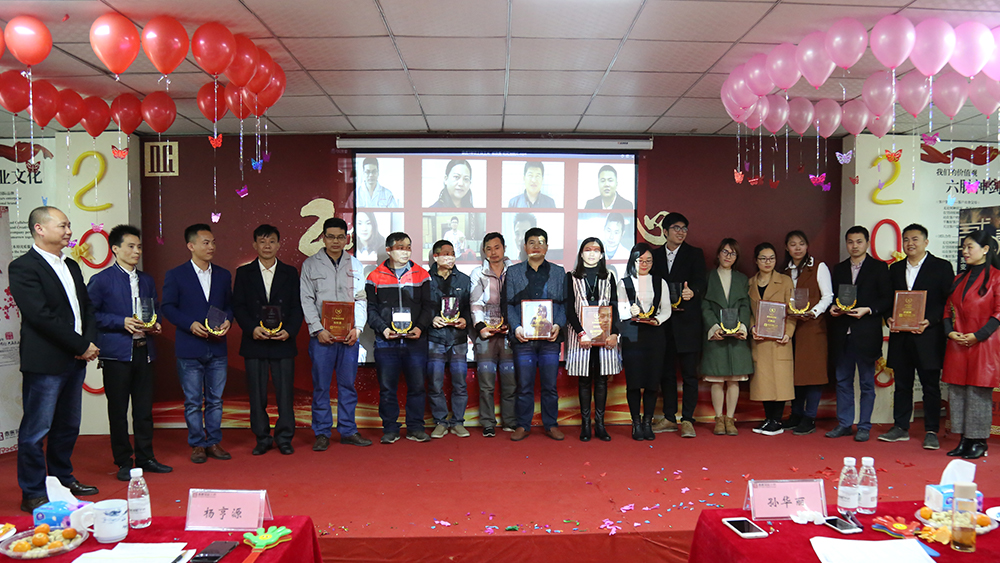 DG-displayens personals födelsedagsfest och tebjudning för vårfestivalen 2023 hölls storslaget 3