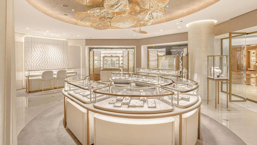 Why Cartier jewelry showcase is eye-catching? Learn these tips 1