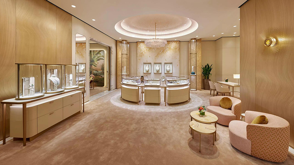 Why Cartier jewelry showcase is eye-catching? Learn these tips 2