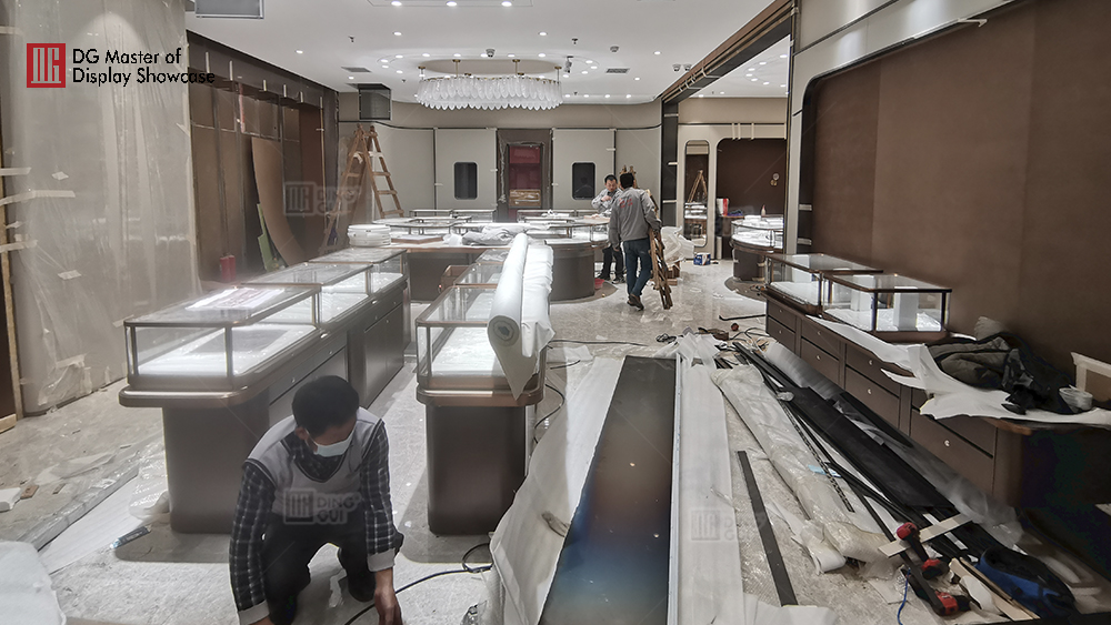 Det kinesiska smyckesmärket "Lao Feng Xiang" och "DG Master of display showcase" har ett starkt samarbete. 5