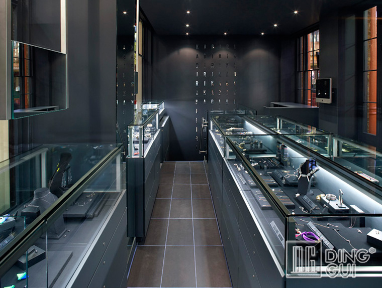 Neuveriteľné sklenené vitríny 2