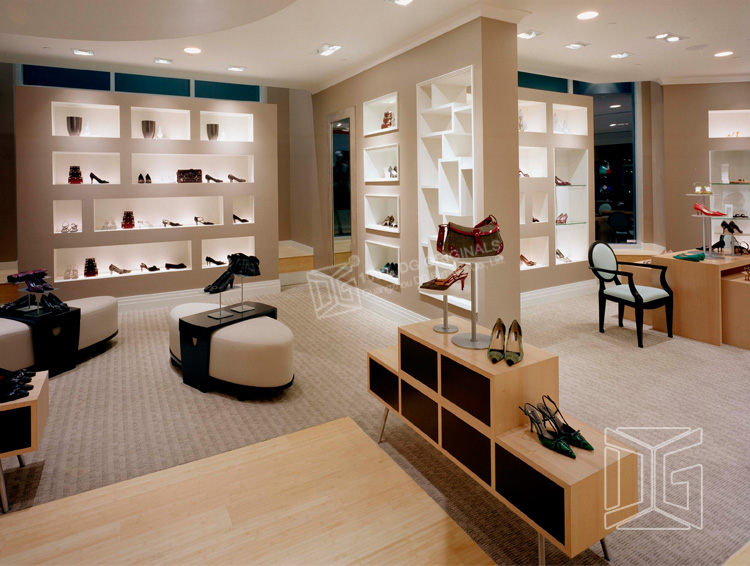  ayaqqabı nümayişi