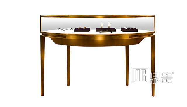 Ako zatraktívniť stánok s klenotmi v nákupnom centre 1