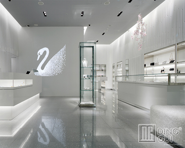 Maximalizácia predaja so správnymi stojanmi na šperky1 2