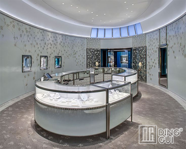 Maximalizácia predaja so správnymi stojanmi na šperky1 1